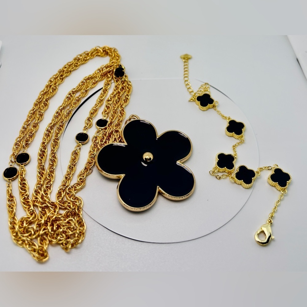 18K Gold Plated Four Leaf Clover Bracelet – Non-Tarnish Stainless Steel - Picture 8 of 8